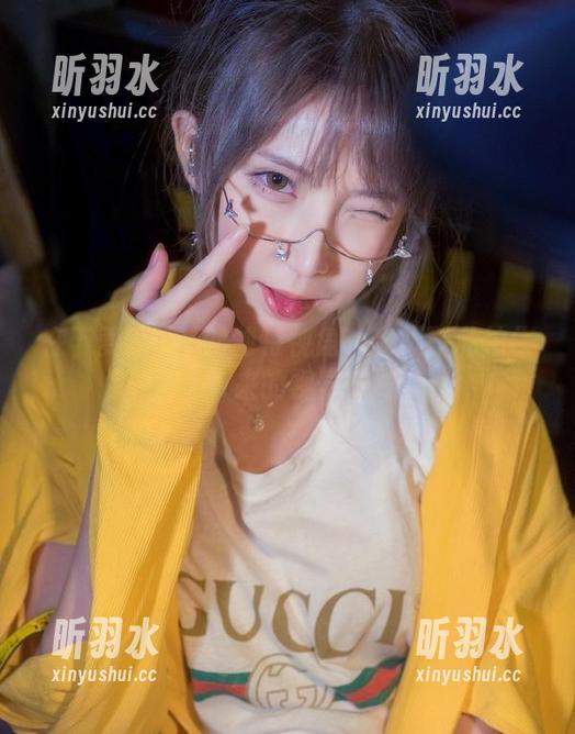 在下萝莉控ii的独特视角：高跟鞋私拍作品带来的视觉盛宴