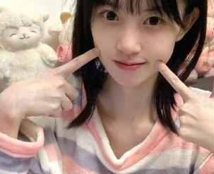 大生模拍 - 悠悠与她的双人丝私房写真：细腻情感与唯美瞬间的完美结合