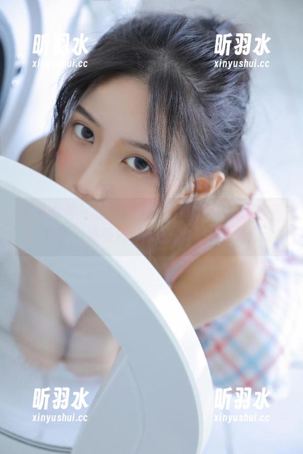 头条女神 - 清新甜美风格的乔安制服套图分享，感受她的无限魅力与风采！
