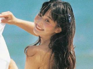 头条女神 - 李梓熙少女系列：全套美图尽在你的眼前，快来瞧瞧！