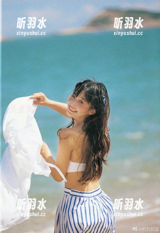 头条女神 - 李梓熙少女系列：全套美图尽在你的眼前，快来瞧瞧！