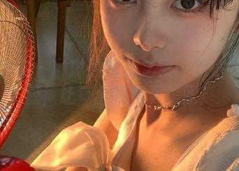 头条女神 - 琳琳的瑜伽之旅：致敬美图资源，让每个瞬间更美丽！