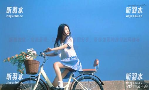 妖精视觉 - 完美呈现：芸芸的学姐套图分享，带你发现她独特的风格与魅力！