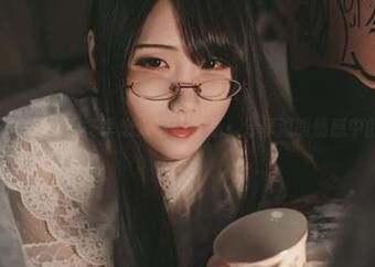 与嫣嫣子一起探寻冬季恋人写真作品，分享温暖情感中的细腻美