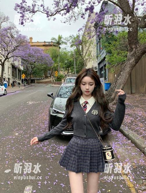 微密圈 - 安妮yoo在职业装中的优雅瞬间，高清美图定格职场风采