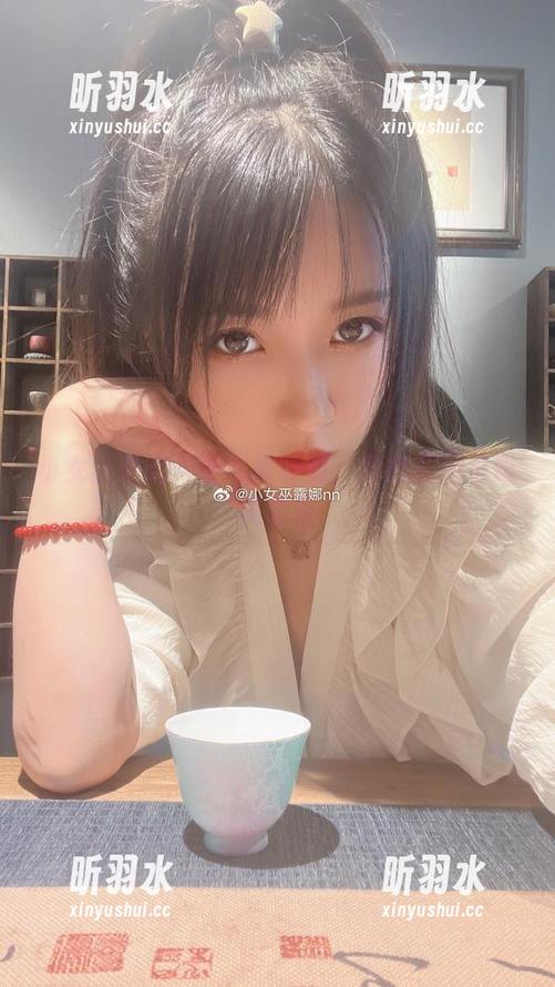 小女巫露娜天使写真特辑：精选原图与唯美壁纸