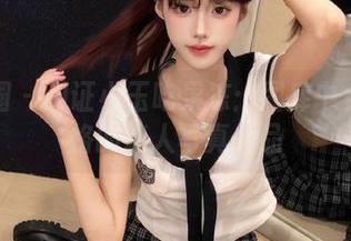 微密圈 - 见证小玉吃果冻：图库中女神风格的迷人写真作品