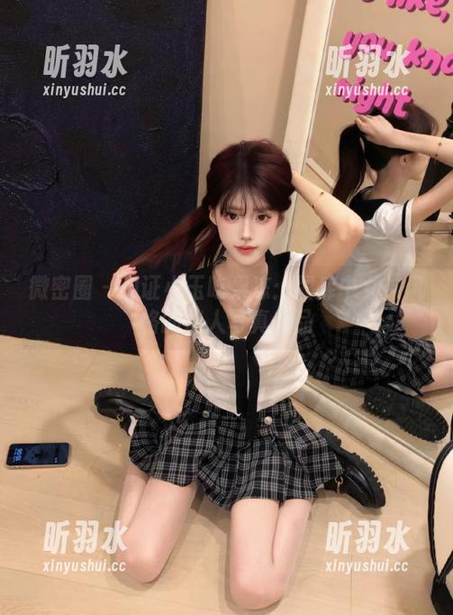 微密圈 - 见证小玉吃果冻：图库中女神风格的迷人写真作品