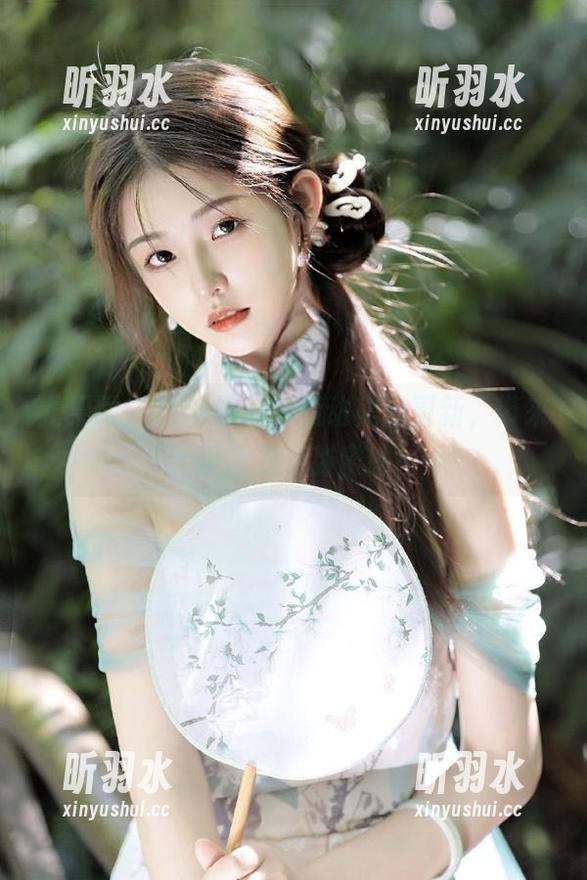 尤果网 - 最新周于希运动美图更新，带来无限活力与甜蜜感！