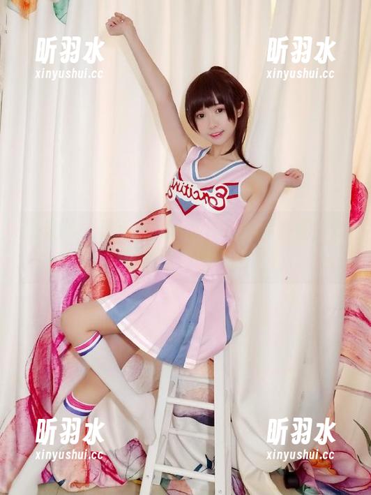 尤果网 - 夏乔全新高清网袜写真套图，带你领略她的优雅与性感之美。