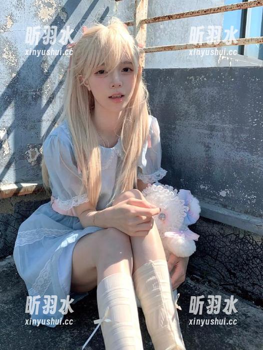 尤果网-孟思雨 尤果网 - 分享美图:孟思雨用网袜演绎性感与优雅的完美结合!