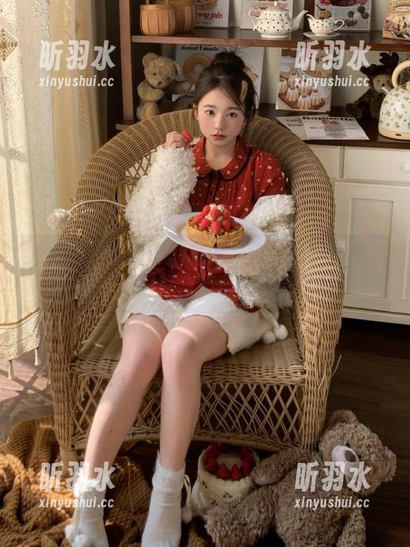 尤果网 - 点亮你的视觉之旅：栗子花嫁高清写真图包，记录时尚与梦幻