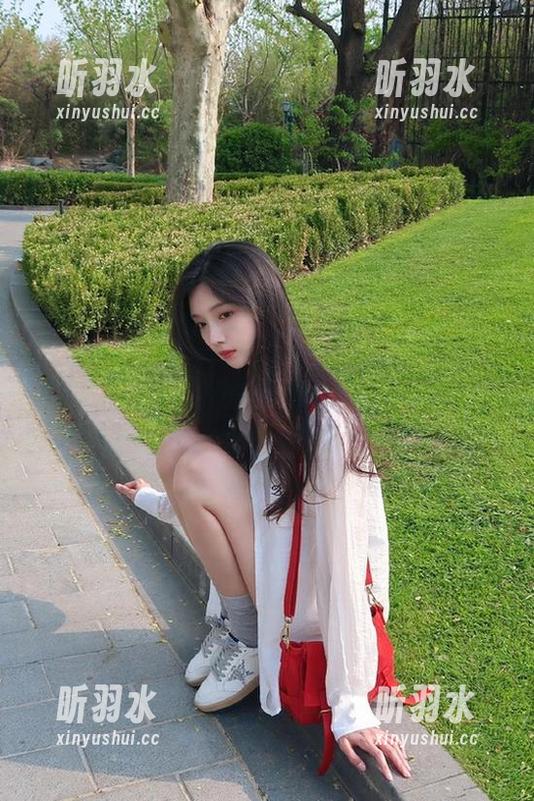 尤果网 - 陈怡曼长腿写真套图，高清呈现迷人魅力与优雅风姿
