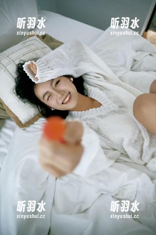 尤蜜荟 - Egg-尤妮丝最新美足作品，完美雕刻的脚趾如此美丽却让人心碎！