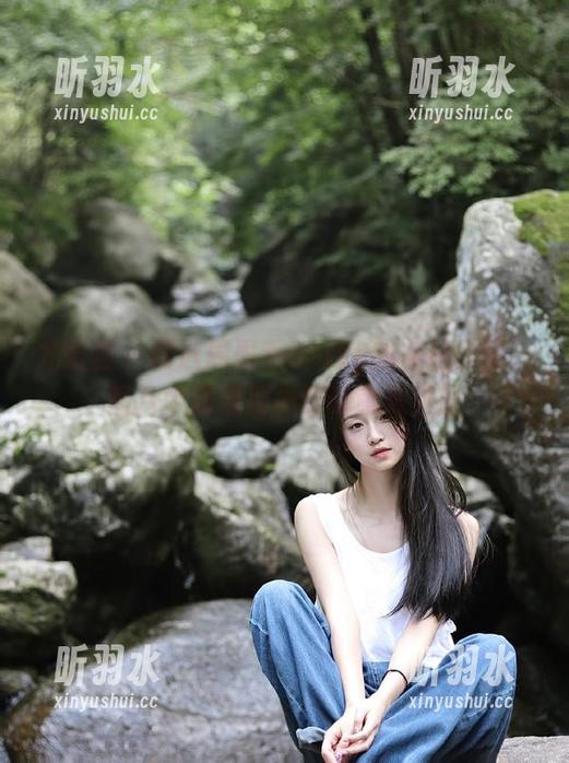 尤蜜荟 - 精选周思乔Betty的灰丝作品，图片中展现别样的诗意与灵感