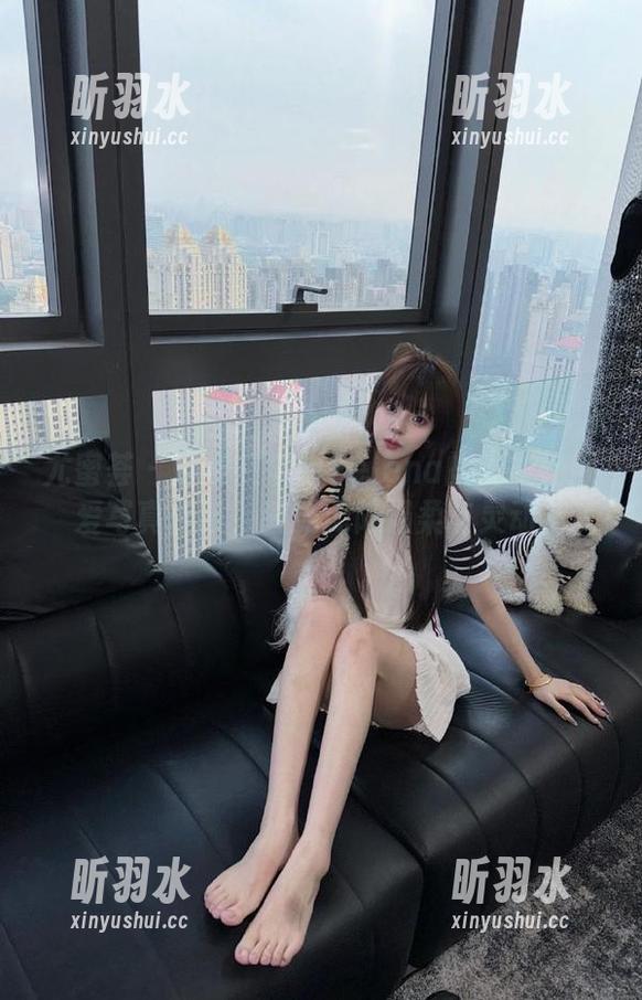 尤蜜荟 - 沉浸在娜露Selena的无圣光可爱写真合集，感受无限温柔与灵动！