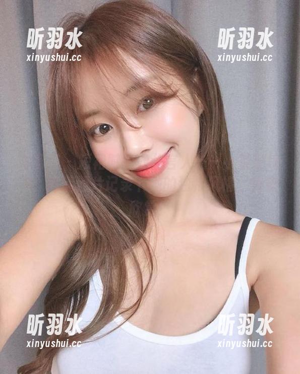 尤蜜荟 - 短裙时尚的代言人——小茶茶tea：高清照片记录下她的独特风格，快来欣赏！