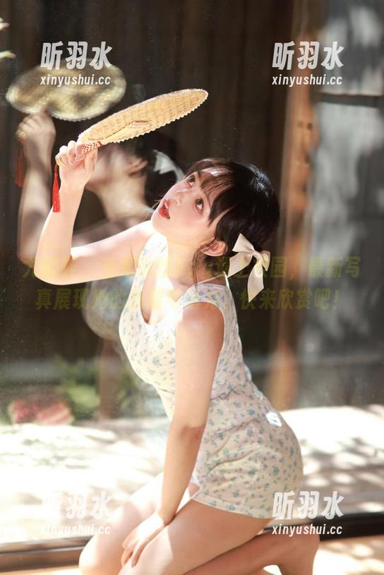尤蜜荟 - 当尤妮丝Egg遇上校园，最新写真展现她的清新与活力，快来欣赏吧！
