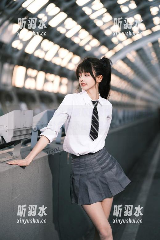 尤蜜荟 - 田冰冰美腿原图集锦，高清壁纸让你忍不住想拥有
