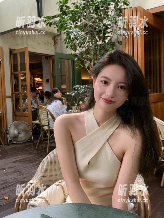 尤蜜荟 - 福利满满：田冰冰白裙写真原图欣赏，快来感受她的独特魅力