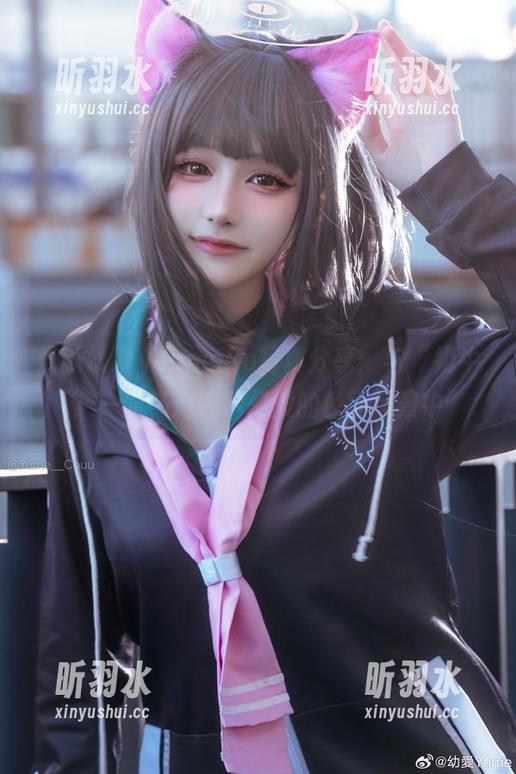 最新幼爱youmeko写真分享：与“奶牛”一同畅游在梦幻般的乡间风景中