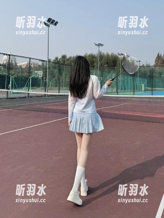 穿越蓝天的空姐：展示“抱走莫子”令人赞叹的写真作品与美丽图片