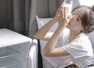 推女神 - 油亮写真艺术的代表，施忆佳原图分享引领视觉新风潮