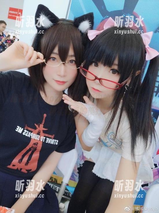 摇摇乐yoyo蓝色JK写真中的原图与照片，捕捉青春的美好瞬间