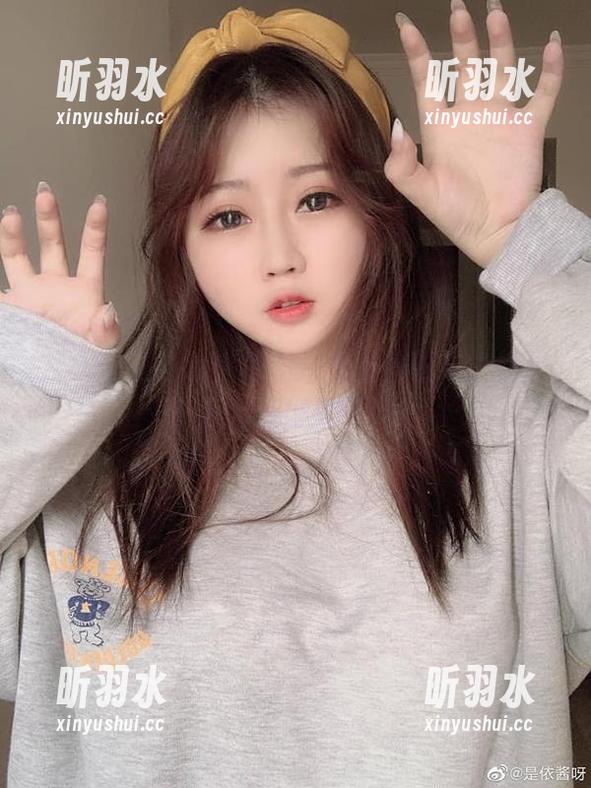 从未公开的私房原图：是依酱呀与丰满的五月亲密对话！
