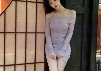 果团网 - 穿上制服，龚玥菲的写真照片带你进入另一个梦幻世界！