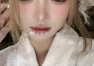 最新！柒柒不可爱眼镜写真图片更新，带你进入她的梦幻世界！