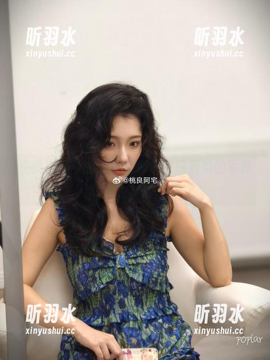 在桃良阿宅的白丝世界中，探索她的写真合集与独特图册