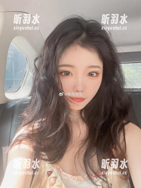 桃良阿宅连体衣壁纸合集，私密摄影展现甜美魅力的完美搭配