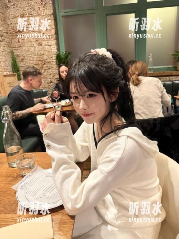 森萝财团-Sia 森萝财团 - Sia旗袍摄影作品集:每幅作品都彰显中华美学,丰富资源等你来收藏!