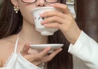 森萝财团 - 小夜最新分享的乳霜2白丝视频，探寻个性与魅力的完美融合