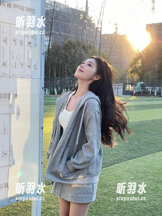 森萝财团 - 跟随小梓兔女郎的脚步，探索她的独特写真图包