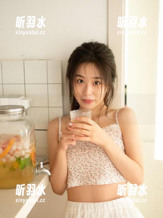 模范学院 - 当黑与白碰撞，Laura苏雨彤的写真美图让我自嘲：我也是有个性的！