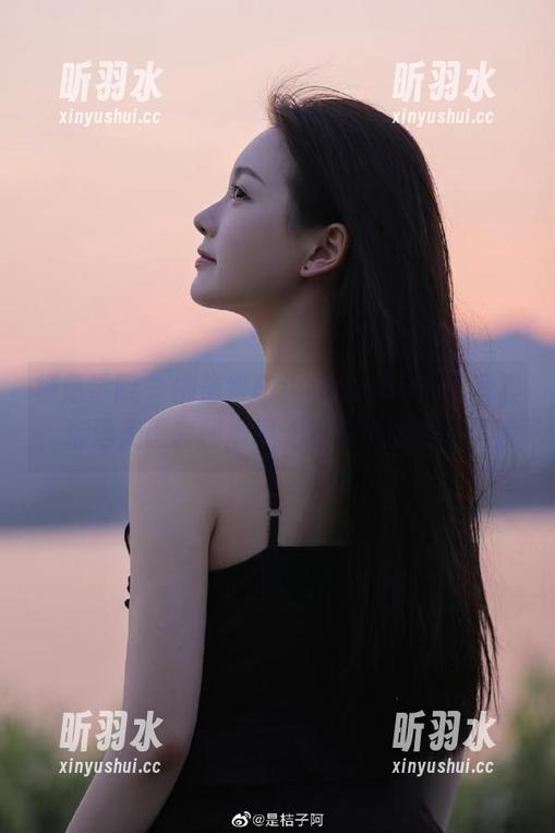 模范学院 - 柳侑绮Sevenbaby天台写真，精选美图套图展现无与伦比的青春风貌