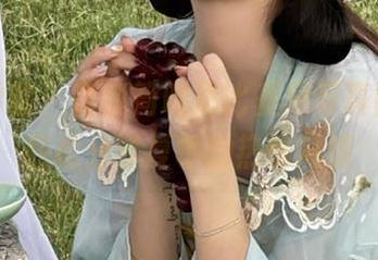 模范学院 - 曹甜筒晓彤比基尼写真图集，轻松分享夏季的热情风情