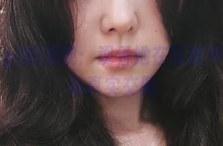 樱晚gigi的浮现：观看她在写真中的诗意与真实交融
