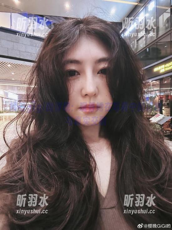 樱晚gigi的浮现：观看她在写真中的诗意与真实交融