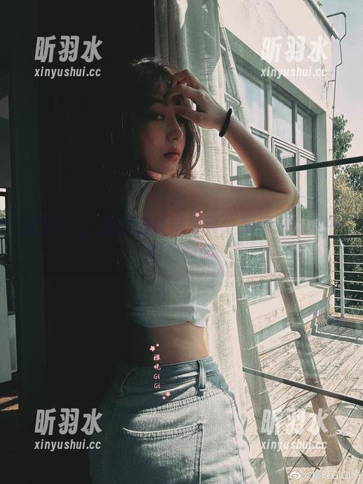 樱晚gigi的红酒长靴写真：如何在cos中优雅自嘲