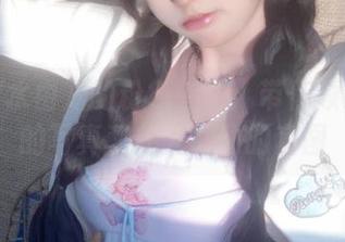 解锁清水由乃的粉色魅力：带你领略独特的写真和令人心动的套图