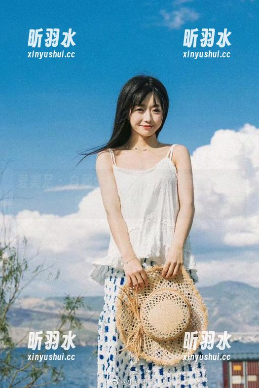 爱美足 - 白熙全套泳衣写真，演绎夏季海滩的浪漫与靓丽风景
