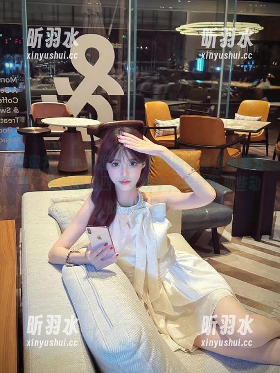 爱蜜社 - 小狐狸Sica的校园写真作品集分享：在校园的四季变换中，记录下那些动人的青春记忆。