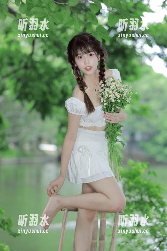 爱蜜社 - 校服魅力无限，泡泡子最新写真集尽显青春气息