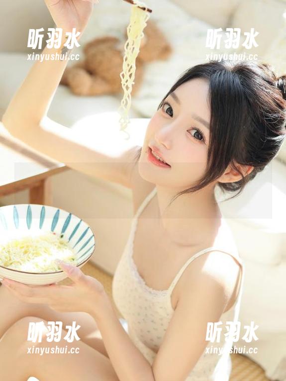 猪小七 微密圈 - “猪小七”的吊带黑胸罩写真曝光,快来下载原图享受视觉盛宴!