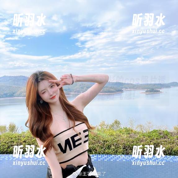 在双马尾体操服中，王羽杉的cos照片透露出无限可爱的运动气息！