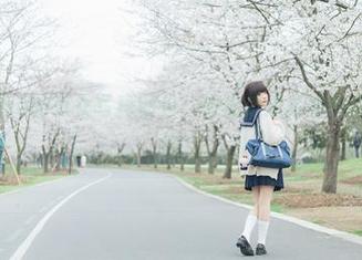 来自王胖胖u的少女写真图包，带你走进青春时代的迷人瞬间！