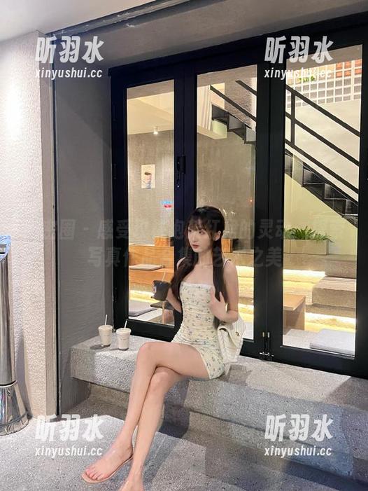 微密圈 - 感受玫桃泡芙红裙的灵动：探索写真作品合集的艺术之美